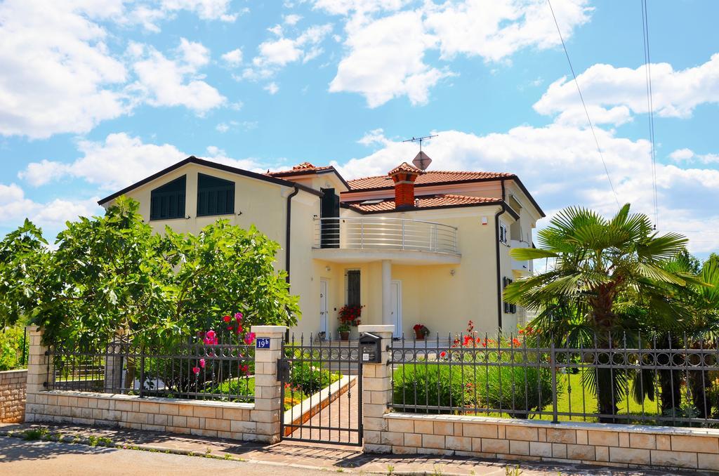 Apartments Sv. Pelegrin Umag Ngoại thất bức ảnh