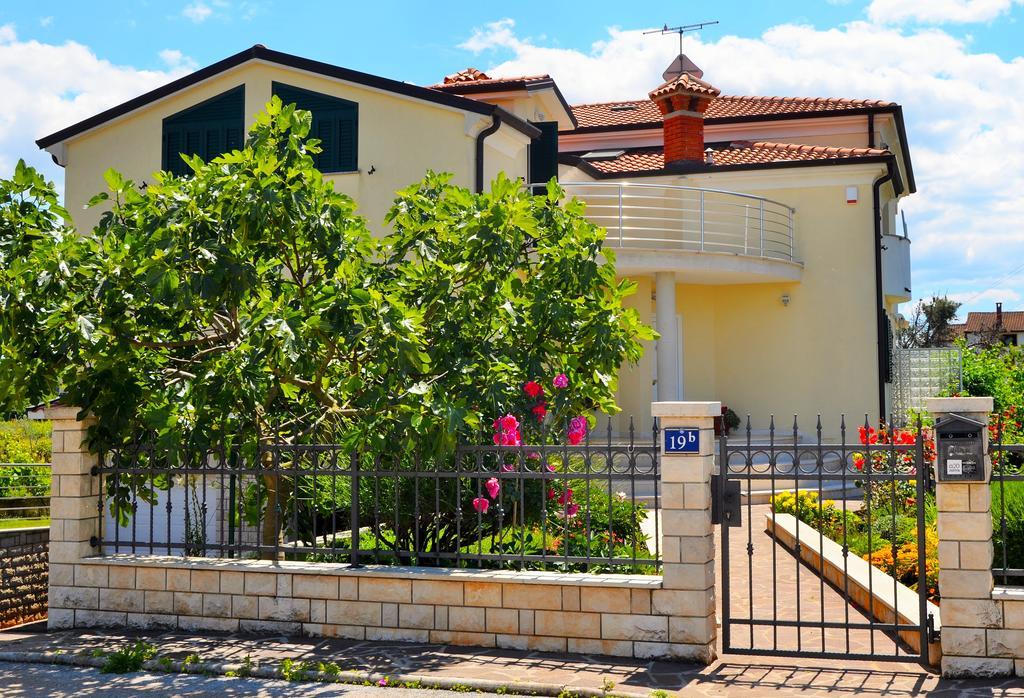 Apartments Sv. Pelegrin Umag Ngoại thất bức ảnh