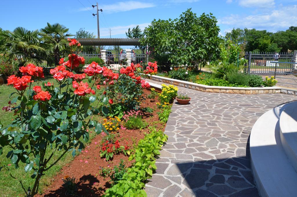 Apartments Sv. Pelegrin Umag Ngoại thất bức ảnh